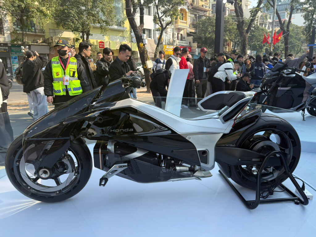 Cận cảnh Honda EV Outlier Concept tại Việt Nam: Thiết kế đậm chất tương lai