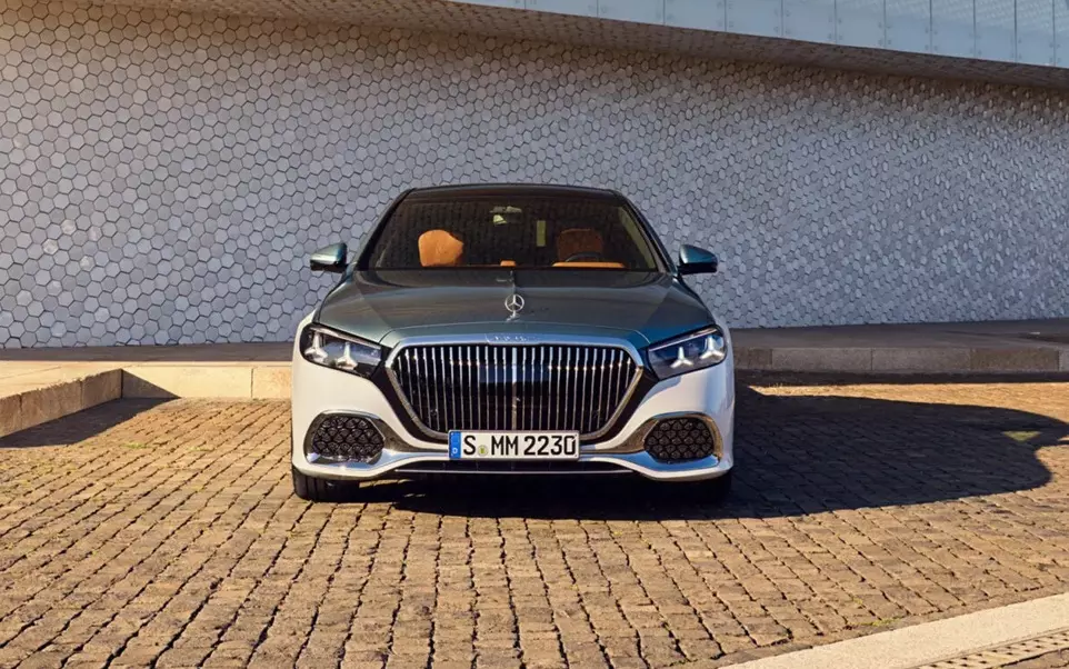 Mercedes-Maybach S-Class 2026 sở hữu lưới tản nhiệt mới