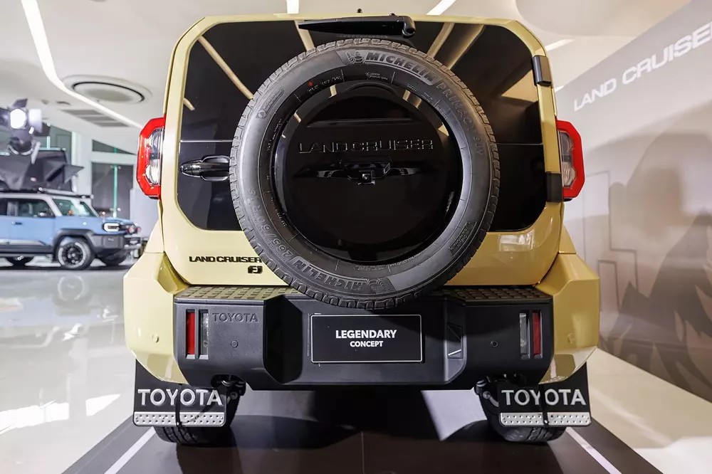 Cận cảnh Toyota Land Cruiser FJ phiên bản Legend với thiết kế nổi bật hơn - Ảnh 12.