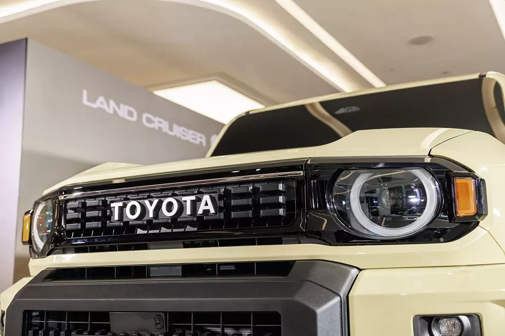 Cận cảnh Toyota Land Cruiser FJ phiên bản Legend với thiết kế nổi bật hơn - Ảnh 2.