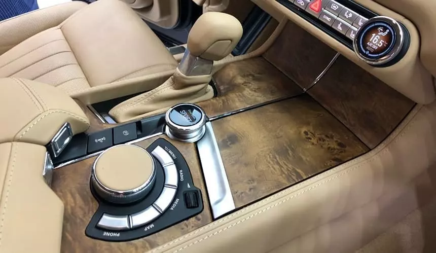 Quốc vương Malaysia sở hữu Aurus Senat - xe limousine chuyên chở Tổng thống Nga - Ảnh 6.
