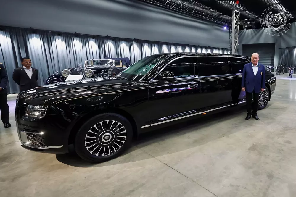 Quốc vương Malaysia sở hữu Aurus Senat - xe limousine chuyên chở Tổng thống Nga - Ảnh 2.