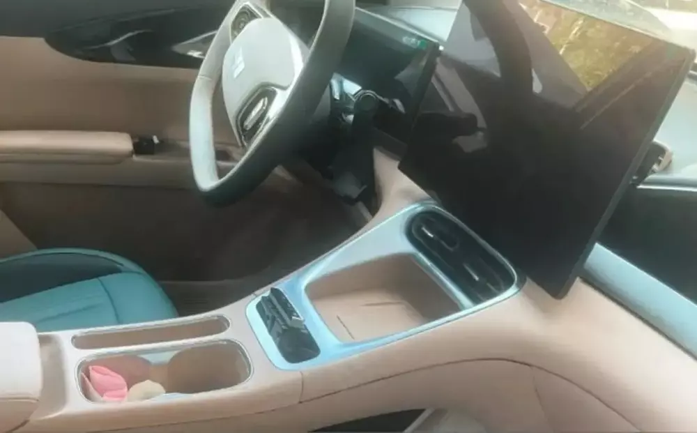 Geely EX2 2027 rò rỉ hình ảnh nội thất