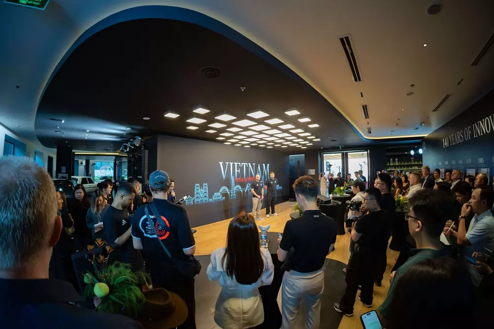 Mercedes-Benz đi vòng quanh thế giới "140 Years. 140 Places." chính thức đến Việt Nam - Ảnh 8. Mercedes-Benz đi vòng quanh thế giới "140 Years. 140 Places." chính thức đến Việt Nam - Ảnh 8.