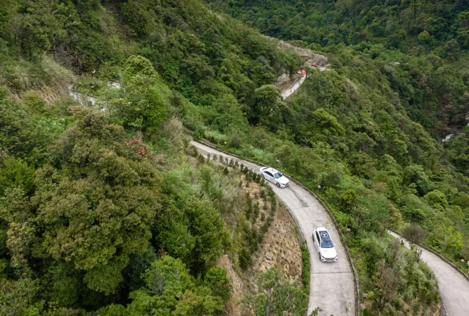 Mercedes-Benz đi vòng quanh thế giới "140 Years. 140 Places." chính thức đến Việt Nam - Ảnh 5. Mercedes-Benz đi vòng quanh thế giới "140 Years. 140 Places." chính thức đến Việt Nam - Ảnh 5.