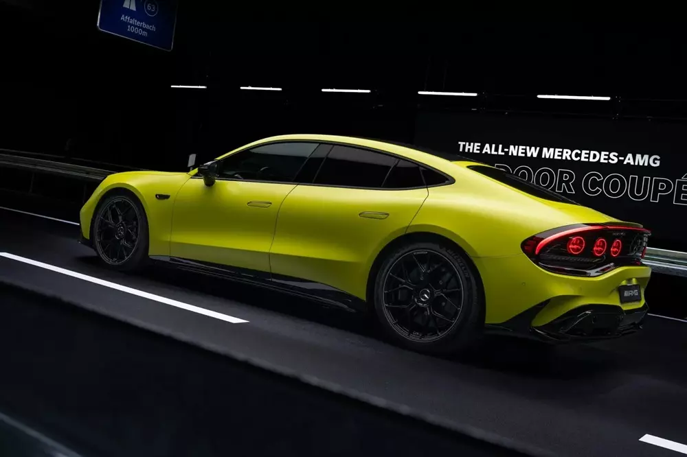 Mercedes-AMG GT 4-Door Coupe trình làng, từ bỏ động cơ xăng V8, cạnh tranh Porsche Taycan - Ảnh 2.