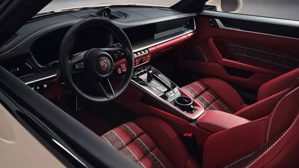 Porsche 911 Turbo S Sadu Edition trình làng, kết hợp động cơ 701 mã lực với nghề thủ công lâu đời - Ảnh 7. Porsche 911 Turbo S Sadu Edition trình làng, kết hợp động cơ 701 mã lực với nghề thủ công lâu đời - Ảnh 7.