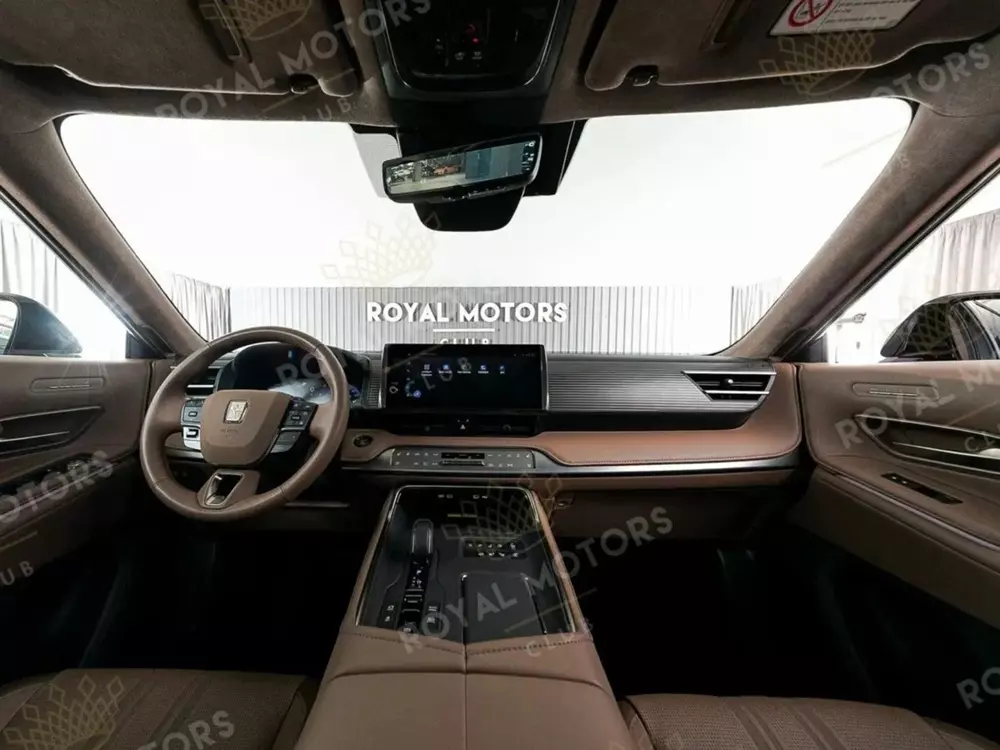 Nội thất của chiếc Toyota Century SUV được bọc da màu nâu Nội thất của chiếc Toyota Century SUV được bọc da màu nâu