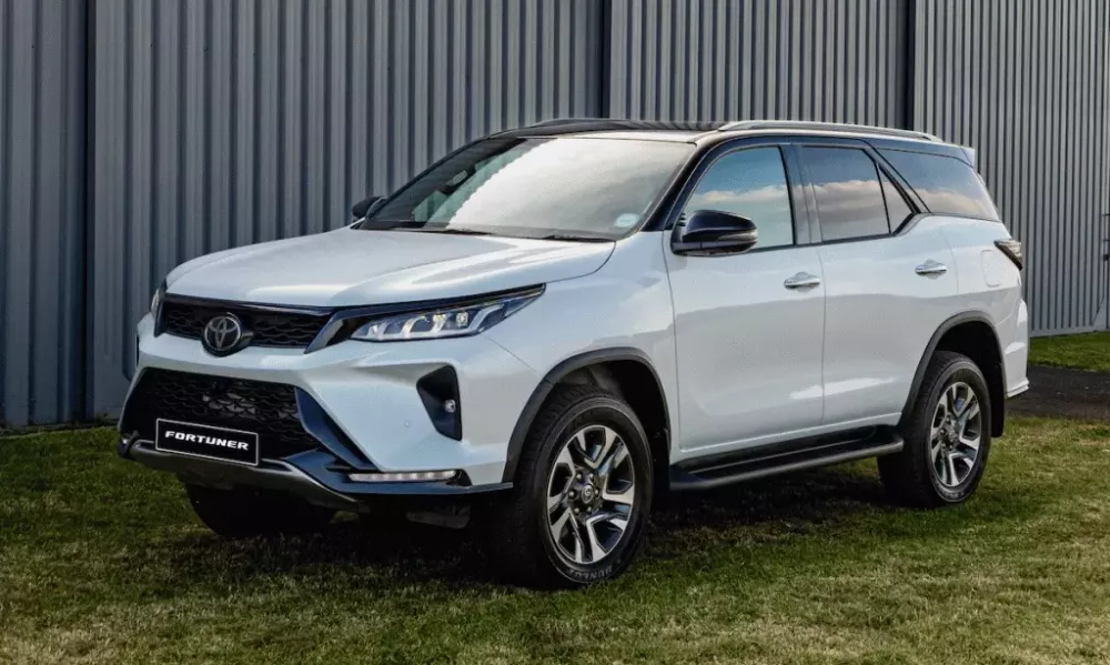 Toyota cắt giảm sản lượng đến 83.000 xe, Fortuner và Hilux cũng bị ảnh hưởng - Ảnh 1.