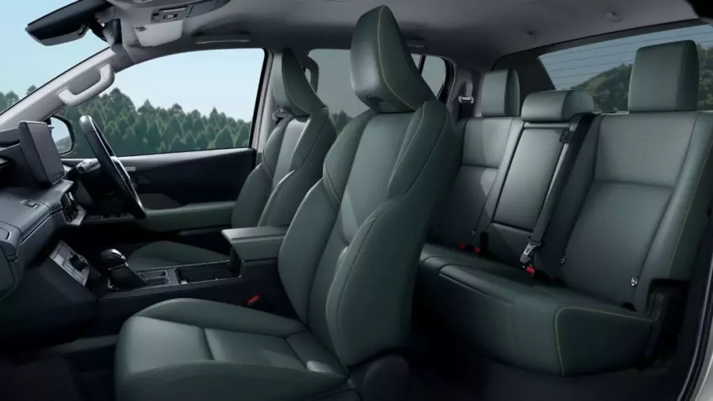 Ghế của Toyota Hilux 2026 bản cao nhất được bọc da màu xanh Mineral