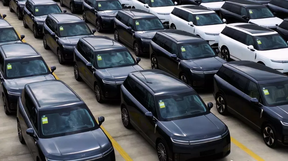 Mẫu SUV cỡ lớn với thiết kế như Range Rover và tên giống Lexus bán chạy như tôm tươi, đã được 25.000 khách đặt mua