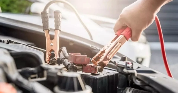 Thời tiết nắng nóng ảnh hưởng thế nào đến ắc quy ô tô và bạn nên làm gì?