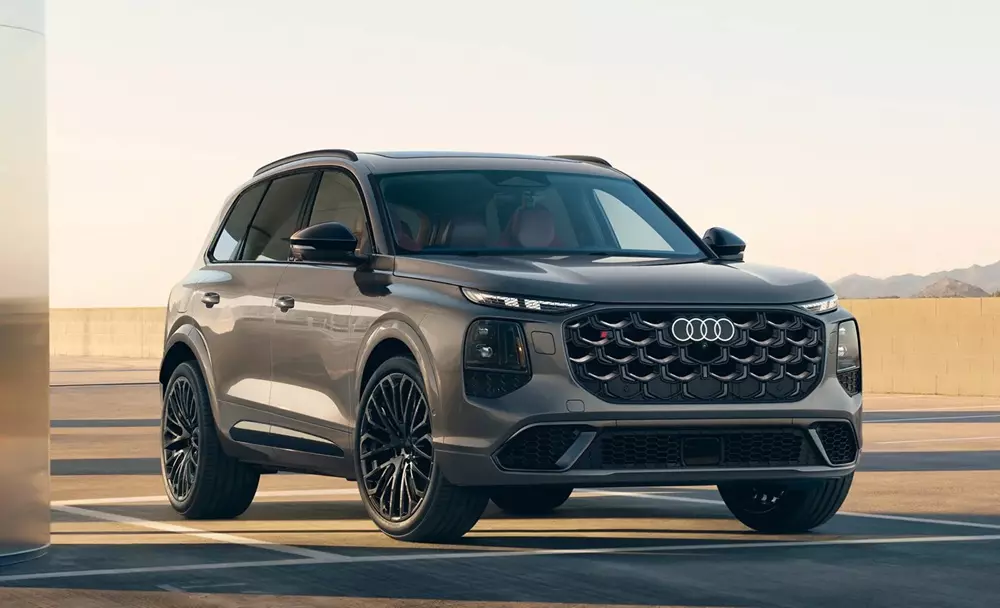 Audi SQ7 2026 dùng động cơ V8 mạnh mẽ hơn Audi SQ7 2026 dùng động cơ V8 mạnh mẽ hơn