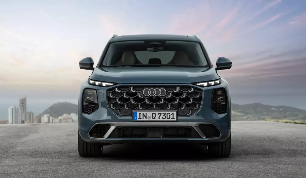 Audi Q7 2026 được trang bị lưới tản nhiệt mới và cụm đèn trước 2 tầng Audi Q7 2026 được trang bị lưới tản nhiệt mới và cụm đèn trước 2 tầng