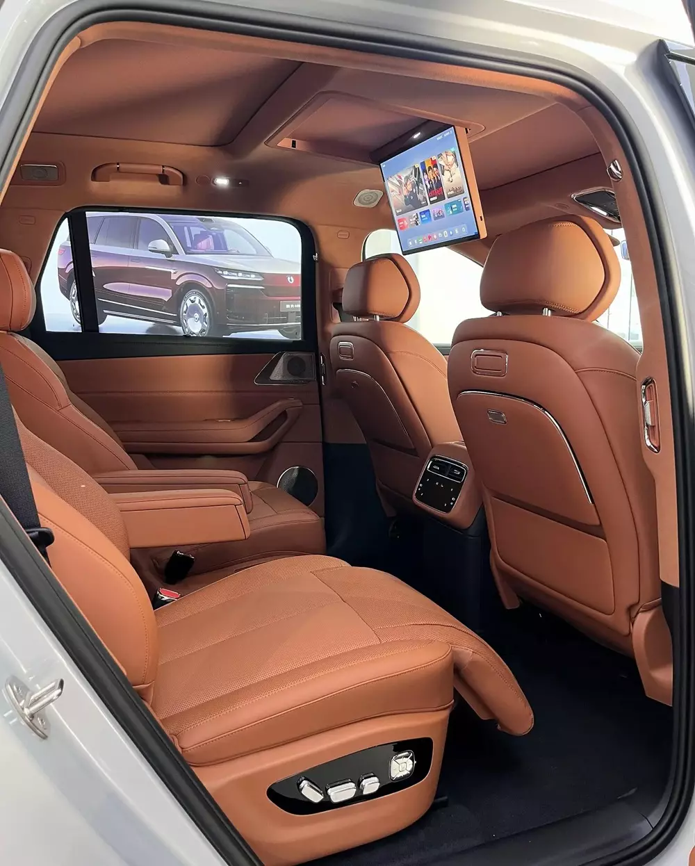 2 ghế thương gia ở hàng ghế giữa của BYD Denza N8L 2027