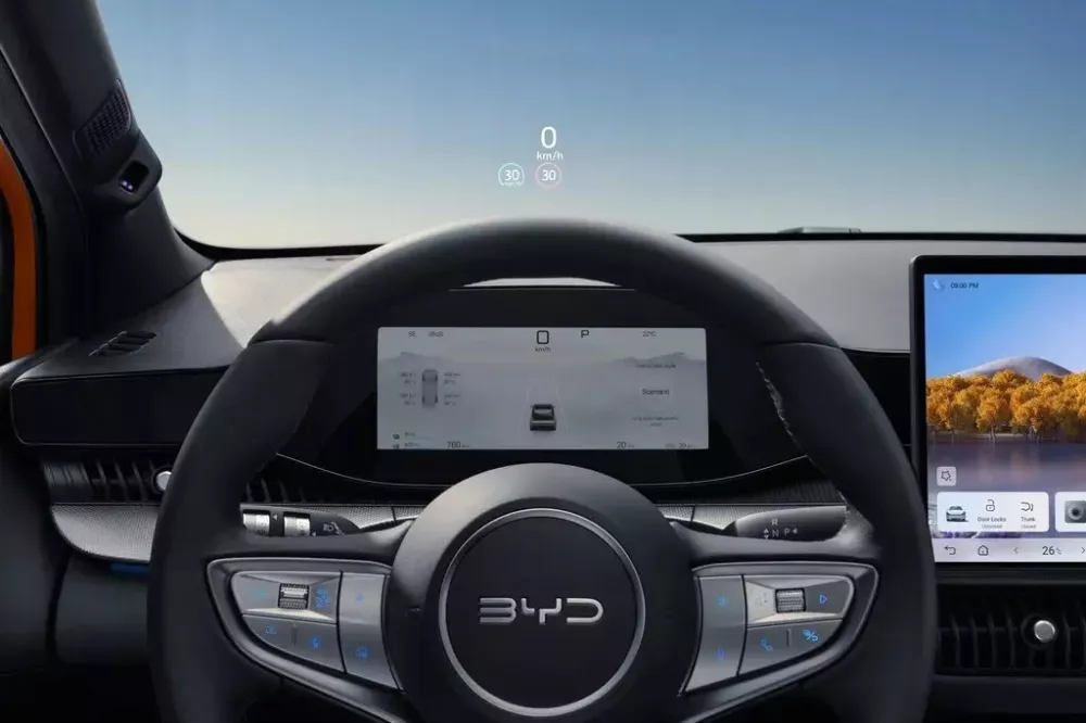 BYD Dolphin G DM-i sở hữu bảng đồng hồ kỹ thuật số và màn hình HUD