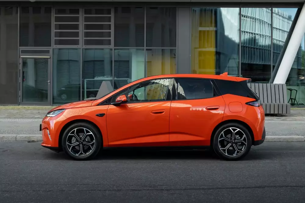 BYD Dolphin G DM-i có kích thước lớn hơn phiên bản thuần điện