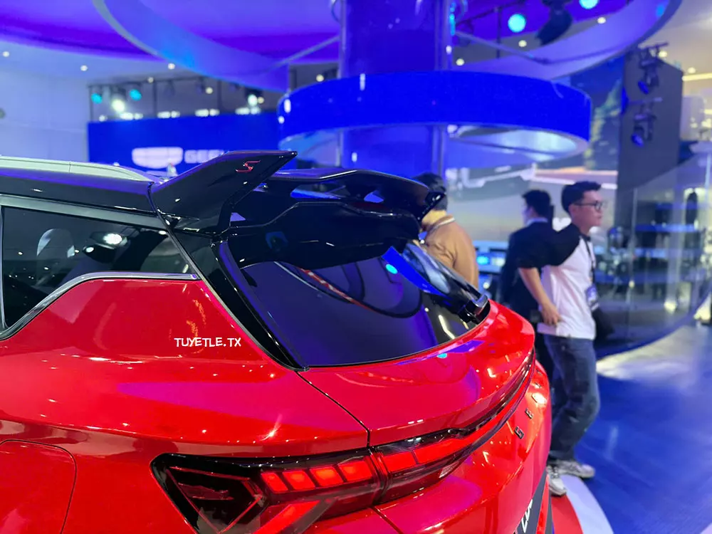Cánh gió mui của Geely Coolray 2026 cũng đậm chất thể thao Cánh gió mui của Geely Coolray 2026 cũng đậm chất thể thao