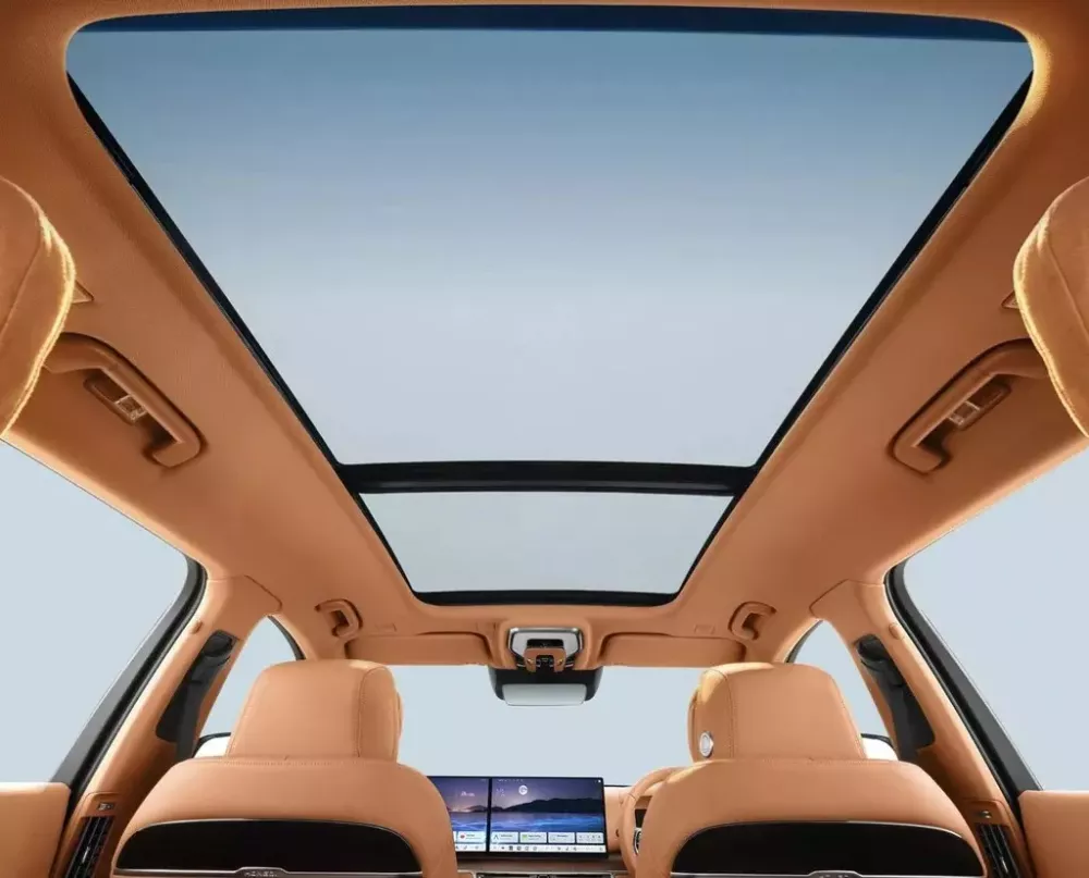 Hongqi E-HS9 được trang bị cửa sổ trời toàn cảnh