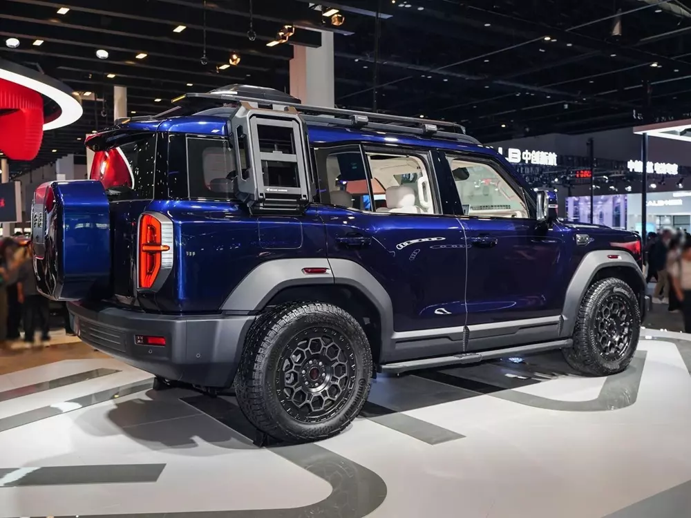 Hãng chuyên sản xuất xe limousine cho lãnh đạo Trung Quốc chế tạo đối thủ mới của Mercedes G-Class - Ảnh 3.