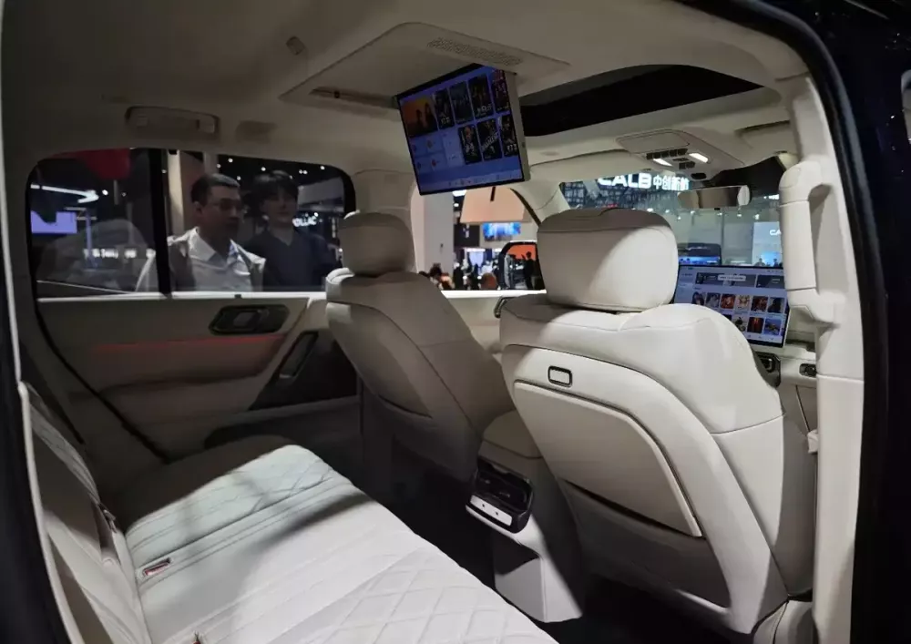 Hãng chuyên sản xuất xe limousine cho lãnh đạo Trung Quốc chế tạo đối thủ mới của Mercedes G-Class - Ảnh 9.