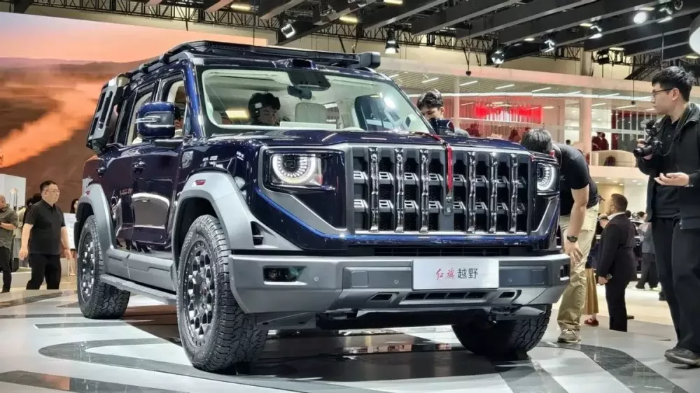 Hãng chuyên sản xuất xe limousine cho lãnh đạo Trung Quốc chế tạo đối thủ mới của Mercedes G-Class - Ảnh 1.