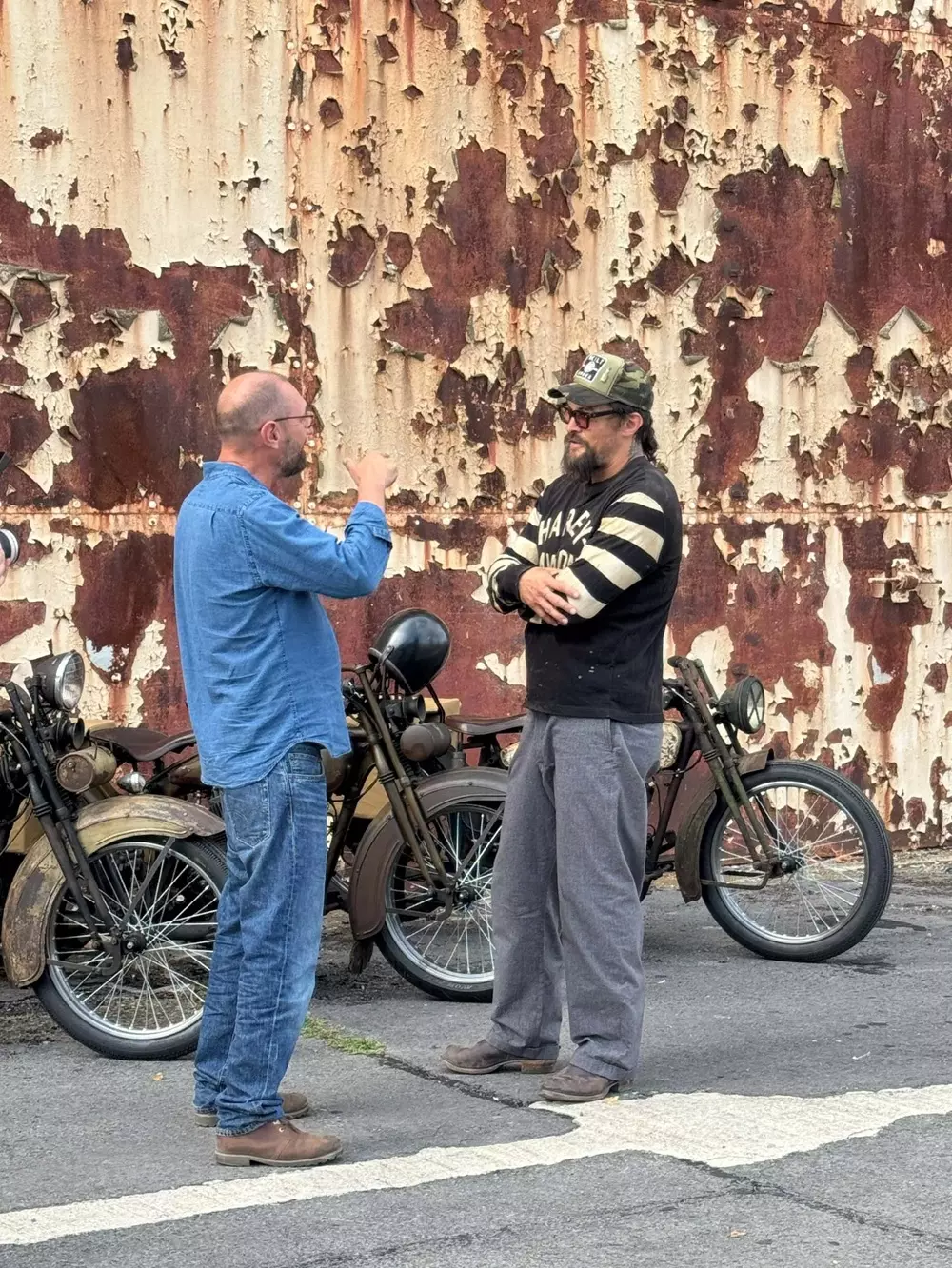 Ngôi sao "Aquaman" Jason Momoa vừa tạo ra 2 chiếc Harley-Davidson dùng động cơ hybrid sạc điện đầu tiên - Ảnh 2. Ngôi sao "Aquaman" Jason Momoa vừa tạo ra 2 chiếc Harley-Davidson dùng động cơ hybrid sạc điện đầu tiên - Ảnh 2.