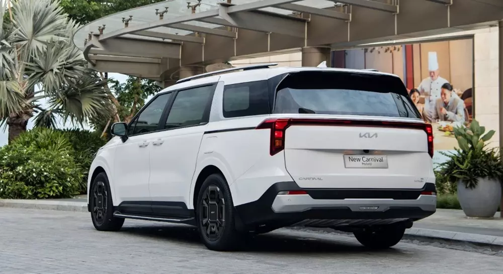 Kia Carnival Hybrid tại Việt Nam có thêm phiên bản Luxury với giá rẻ hơn đến 340 triệu đồng - Ảnh 2.