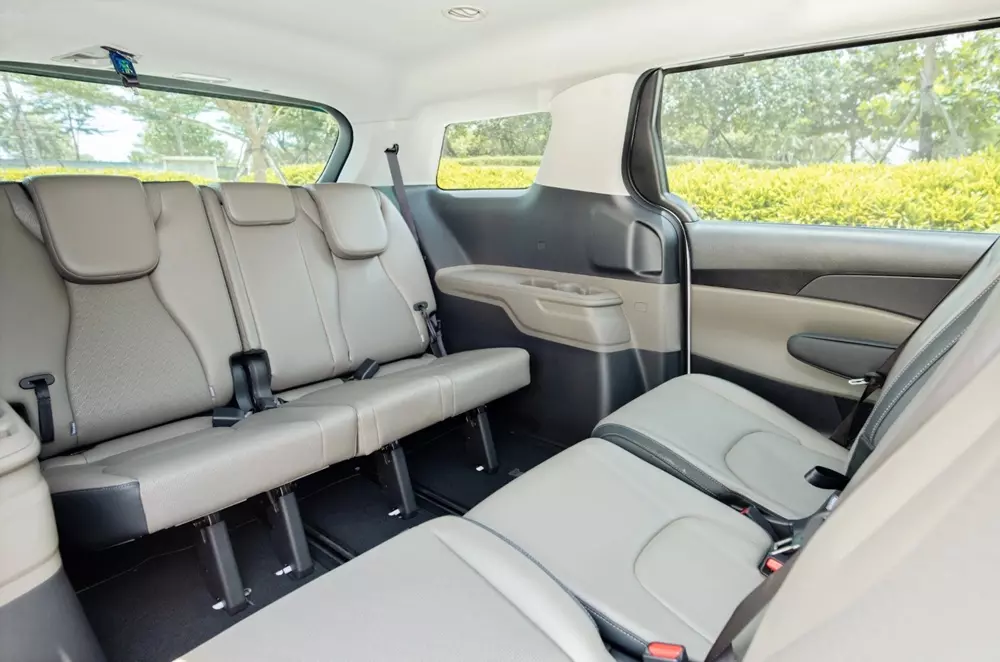 Kia Carnival Hybrid tại Việt Nam có thêm phiên bản Luxury với giá rẻ hơn đến 340 triệu đồng - Ảnh 4.