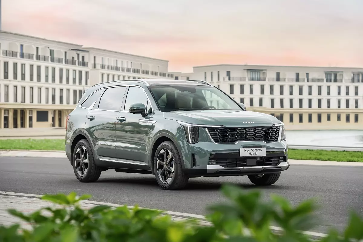 Kia Sorento HEV có giá từ 1,349 tỷ đồng, phá vỡ quy luật "Hybrid là đắt nhất" - Ảnh 2. Kia Sorento HEV có giá từ 1,349 tỷ đồng, phá vỡ quy luật "Hybrid là đắt nhất" - Ảnh 2.