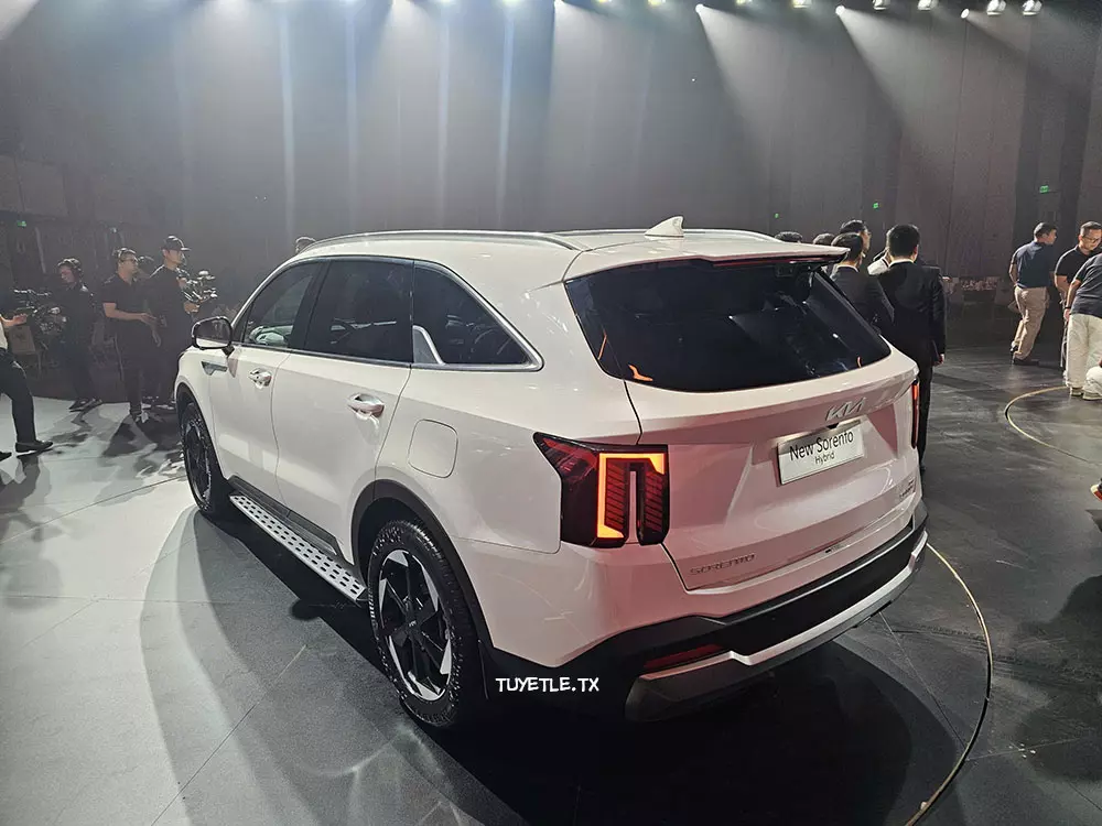 Kia Sorento Hybrid đời mới nhất ra mắt Việt Nam, giá bán vẫn còn là ẩn số - Ảnh 8. Kia Sorento Hybrid đời mới nhất ra mắt Việt Nam, giá bán vẫn còn là ẩn số - Ảnh 8.