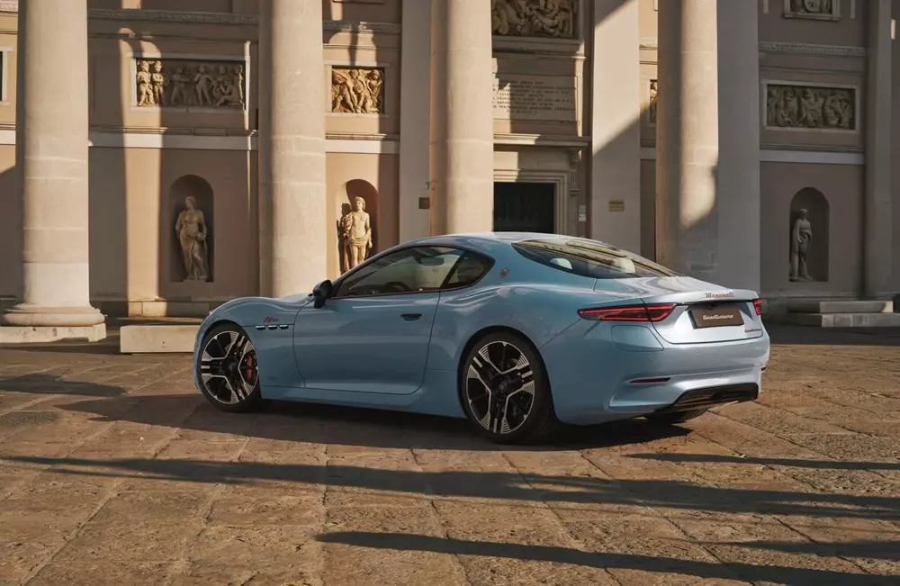 Maserati GranTurismo và GranCabrio 2027 ra mắt với thiết kế ấn tượng hơn, động cơ mạnh hơn - Ảnh 5.