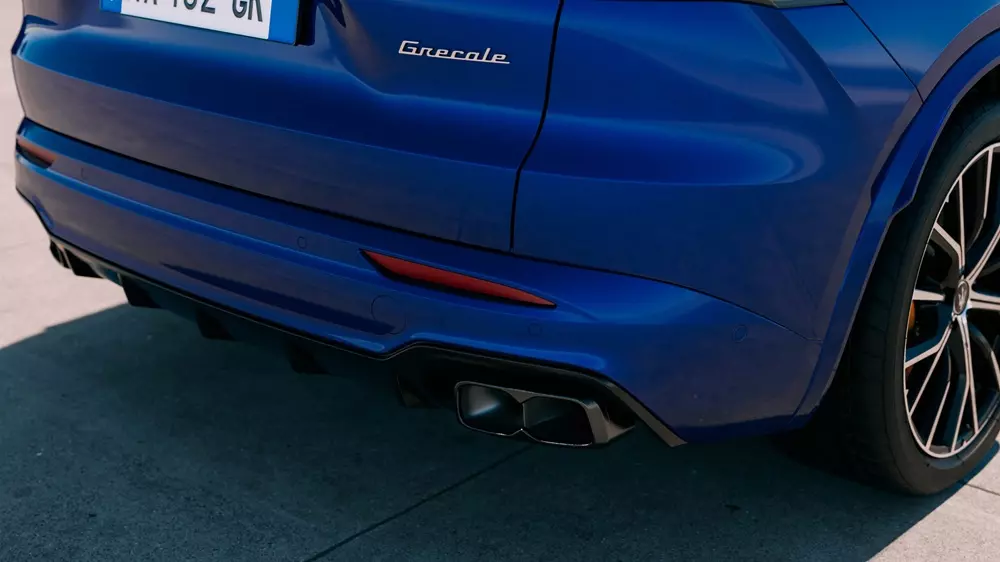 Rộ tin đồn Maserati Grecale Modena V6 sắp bán ở Việt Nam, giá dự kiến cao hơn mức 3,8 tỷ đồng - Ảnh 3.