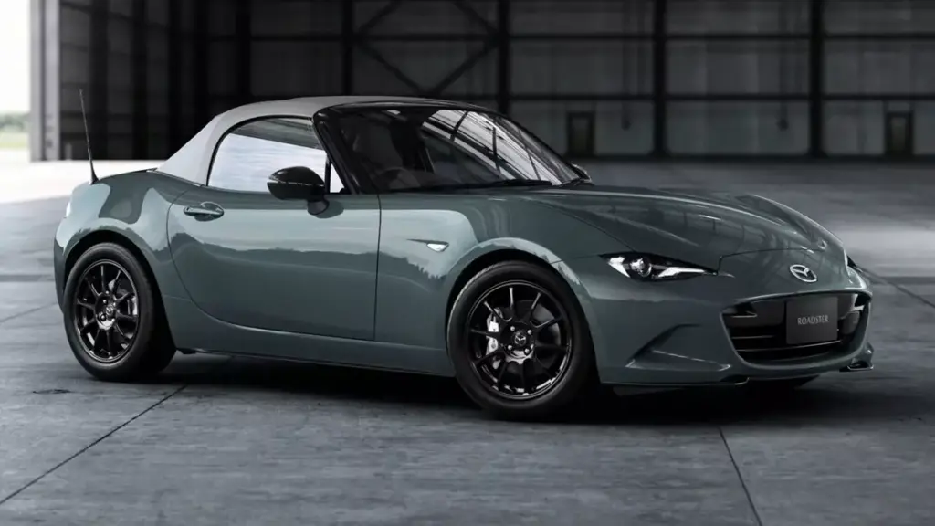 Xe mới bán ở Việt Nam Mazda MX-5 ra mắt bản nâng cấp với tiếng pô nhỏ hơn và màn hình đã có cảm ứng
