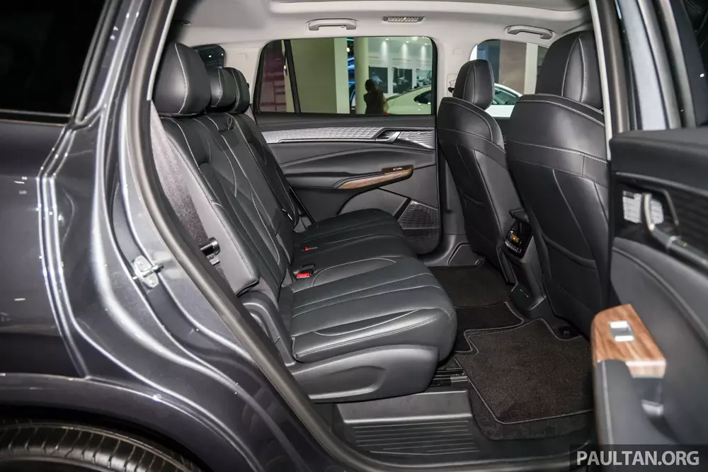 MG QS là SUV 7 chỗ