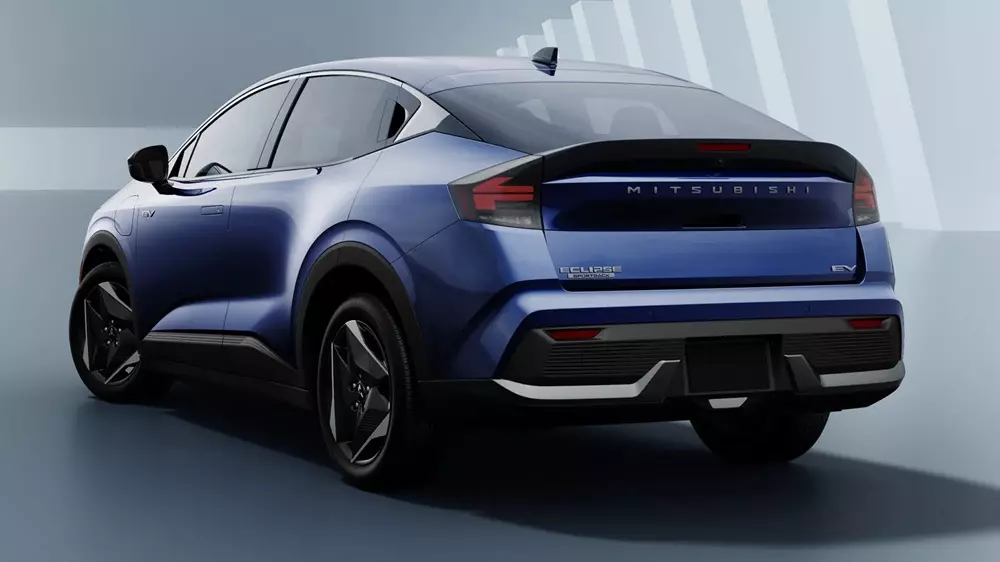 Khu vực phía sua của Mitsubishi Eclipse Sport cũng chỉ thay đổi nhẹ so với Nissan Leaf