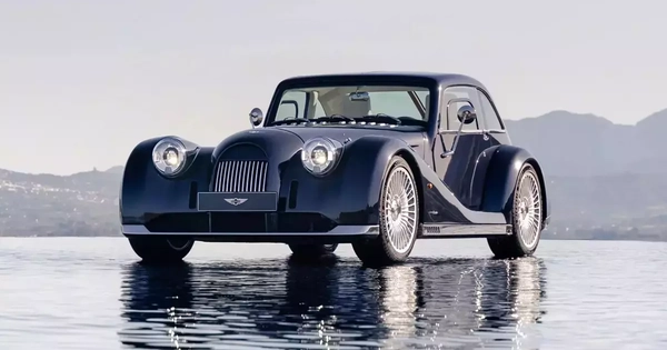Xe giả cổ Morgan Midsummer Barchetta bán quá chạy, hãng làm thêm bản coupe, dùng động cơ BMW