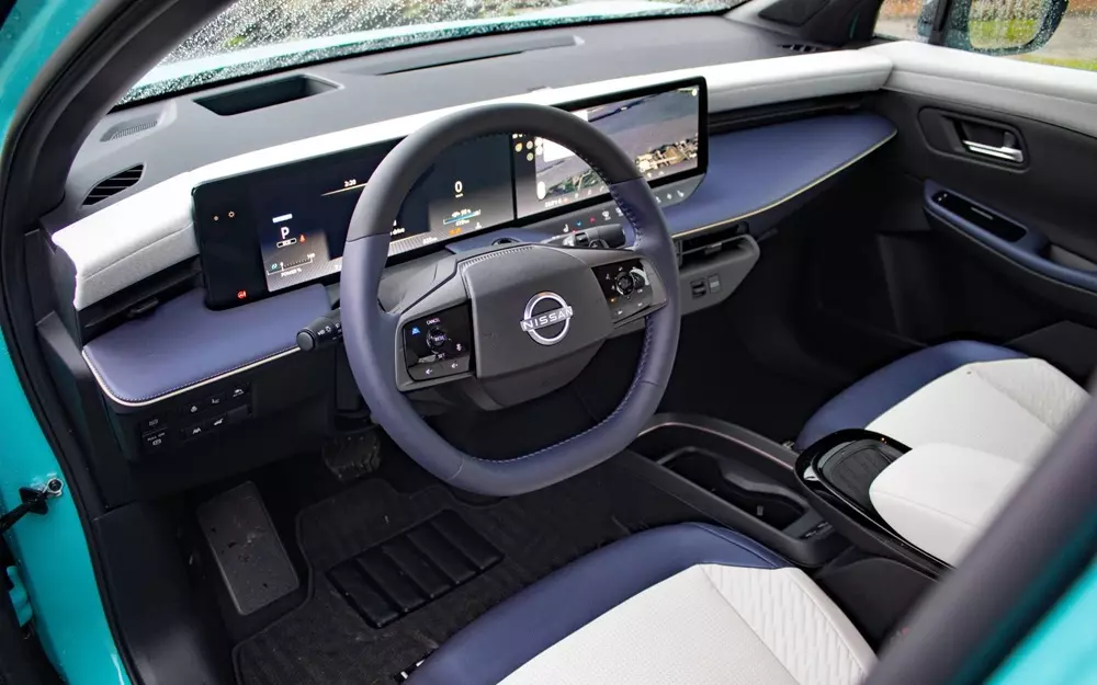 Khoang lái của Nissan Leaf