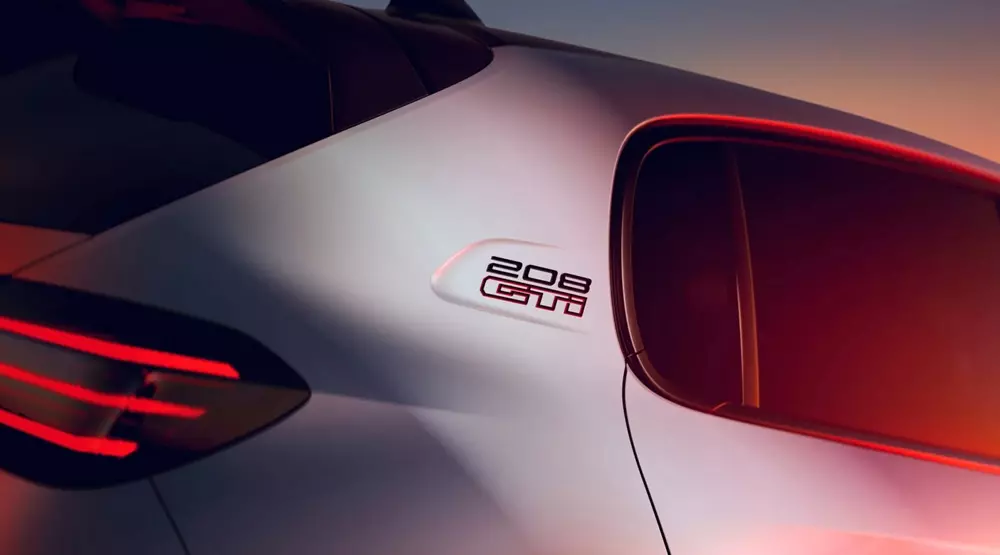 Logo trên cột C của Peugeot e-208 GTi