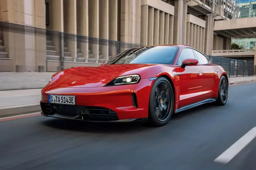 Ô tô điện Porsche Taycan 2027 được bổ sung công nghệ mô phỏng quá trình sang số như xe xăng - Ảnh 1. Ô tô điện Porsche Taycan 2027 được bổ sung công nghệ mô phỏng quá trình sang số như xe xăng - Ảnh 1.
