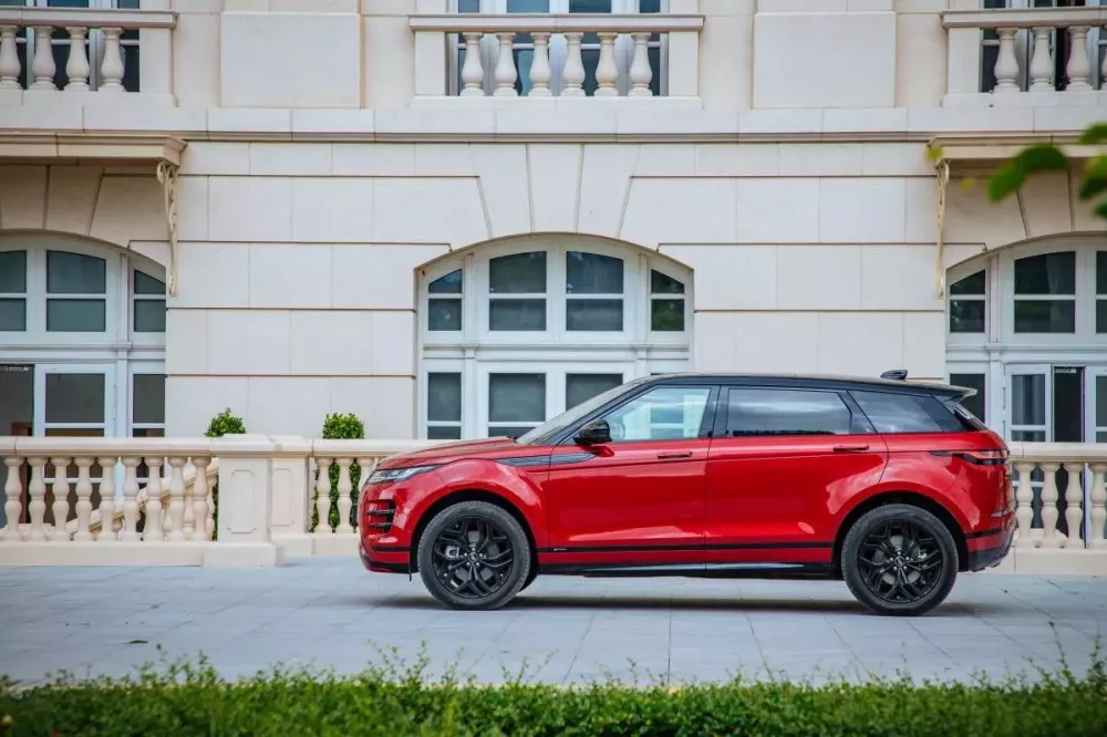 Range Rover Evoque L dài hơn xe tiêu chuẩn đang bán ở thị trường nước ngoài