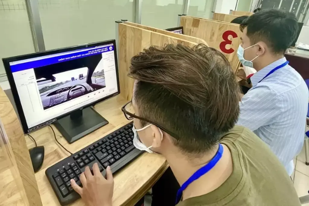 Từ ngày 1/7, thí sinh thi bằng lái xe không còn phải làm bài mô phỏng trên máy tính