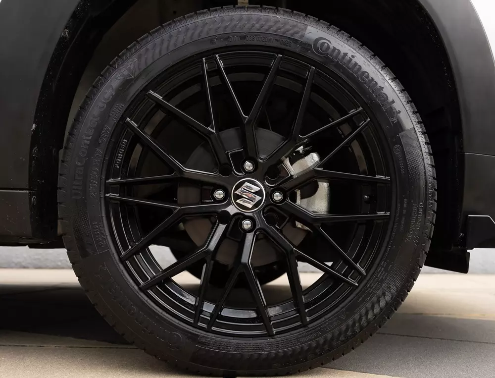 Bộ mâm 17 inch sơn đen của Suzuki Fronx Sport