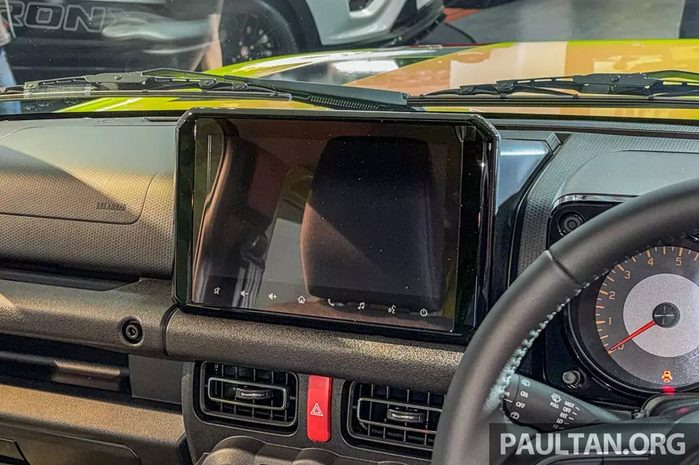 Suzuki Jimny 2026 dùng màn hình cảm ứng trung tâm 9 inch mới