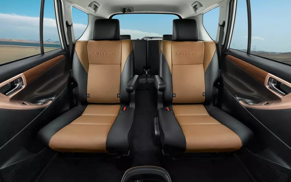 Ghế của Toyota Innova Crysta 2026 được bọc da 2 tông màu Ghế của Toyota Innova Crysta 2026 được bọc da 2 tông màu