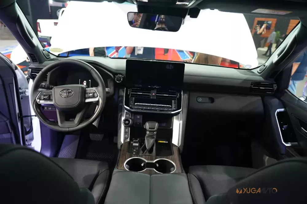 Toyota Land Cruiser Hybrid ra mắt Đông Nam Á trước khi bán ở Việt Nam trong năm nay - Ảnh 4.