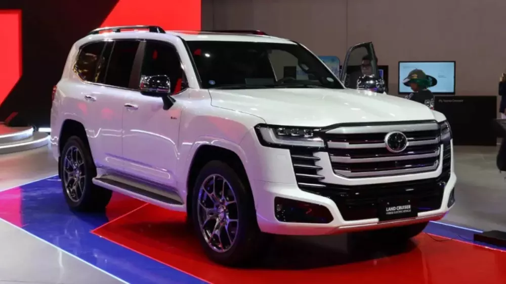 Toyota Land Cruiser Hybrid ra mắt Đông Nam Á trước khi bán ở Việt Nam trong năm nay - Ảnh 1.