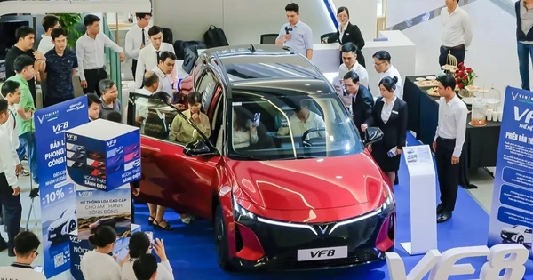 Trong 8 ngày, đã có gần 13.000 người dân đặt mua VinFast VF 8 thế hệ mới