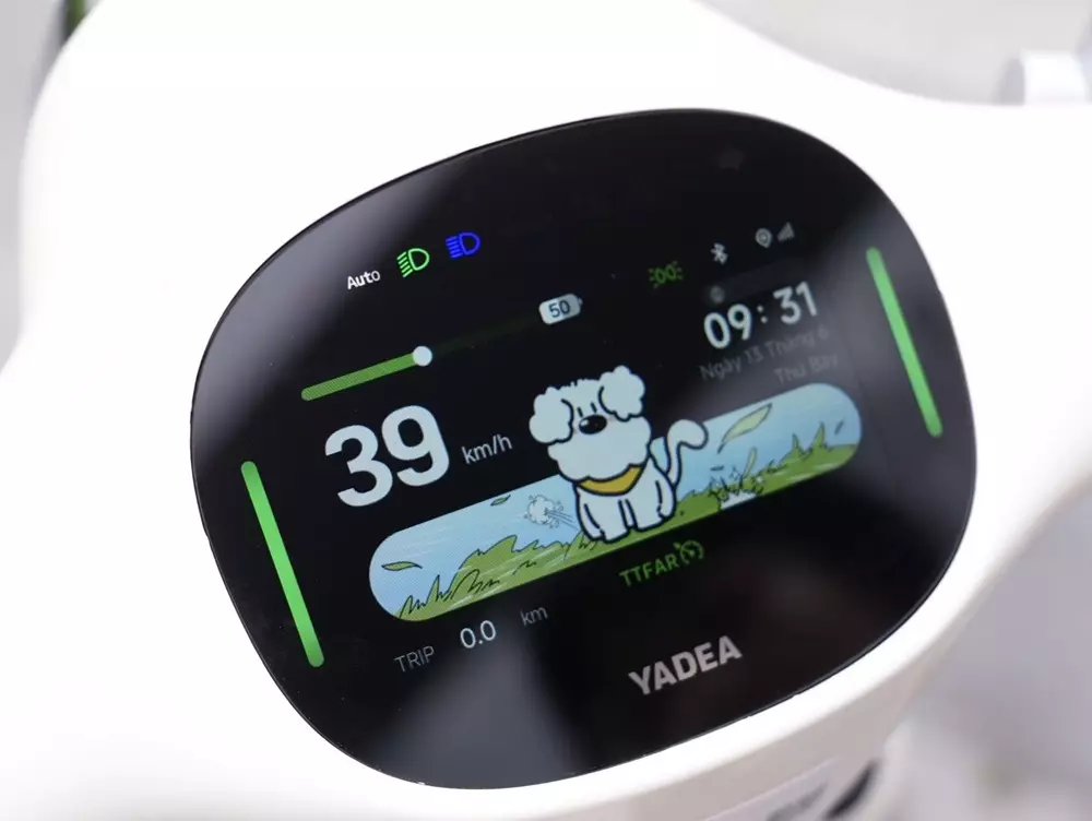 Chú cún DiDi trên bảng đồng hồ của Yadea Omee