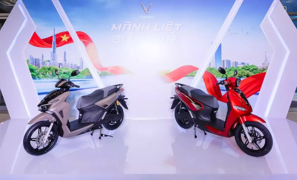 VinFast ra mắt xe máy điện Kinet và Kyo: Di chuyển tối đa 160 km, hỗ trợ đổi pin, giá từ 30 triệu đồng- Ảnh 4.